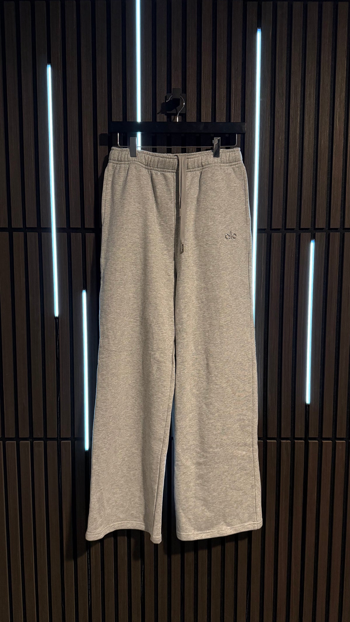 Alo Yoga Straight Leg Sweatpant Heather Grey
