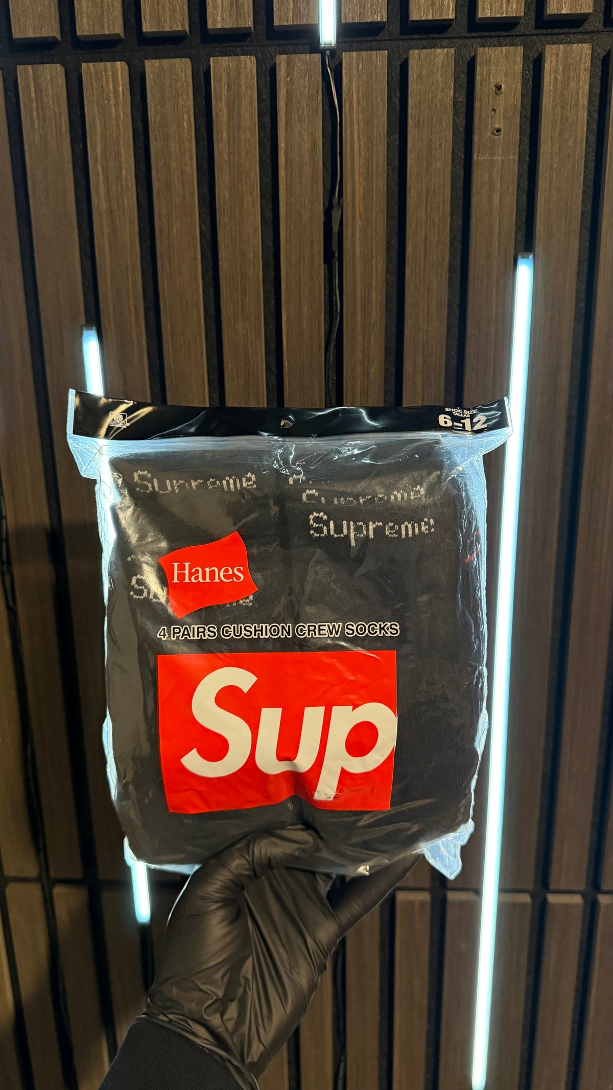 Supreme x Hanes Crew Socks (4 Pack) Black