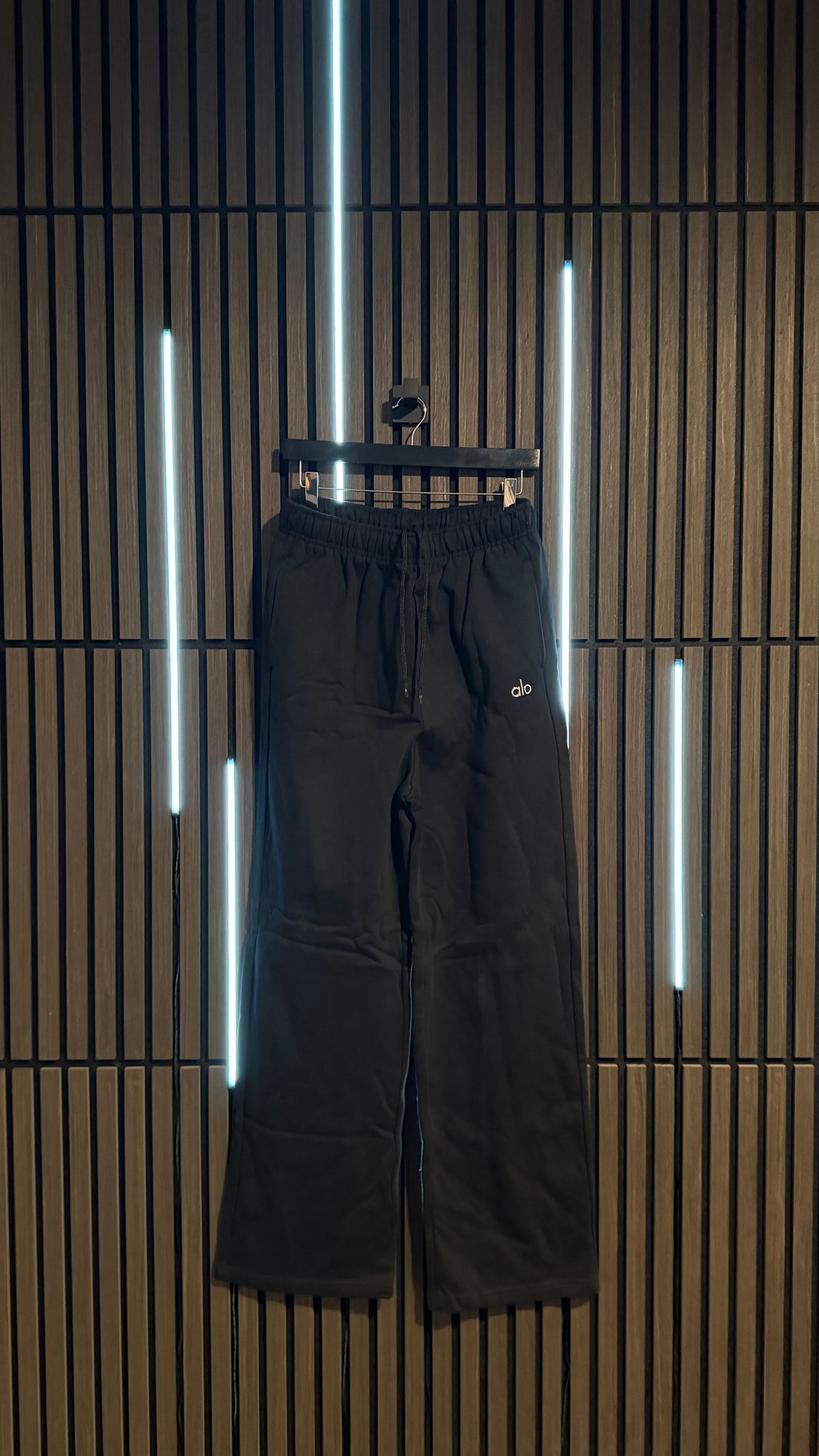 Alo Yoga Accolade Straight Leg Sweatpant Black