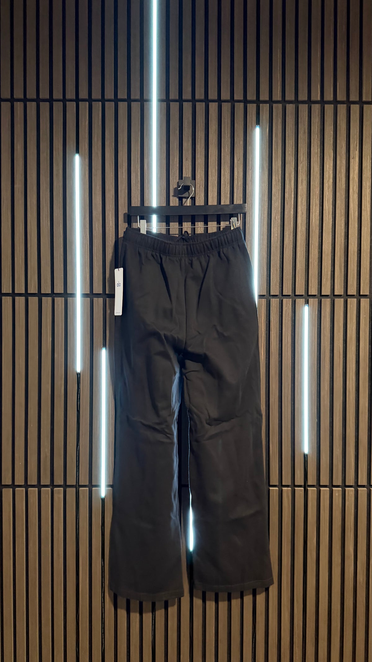 Alo Yoga Accolade Straight Leg Sweatpant Black