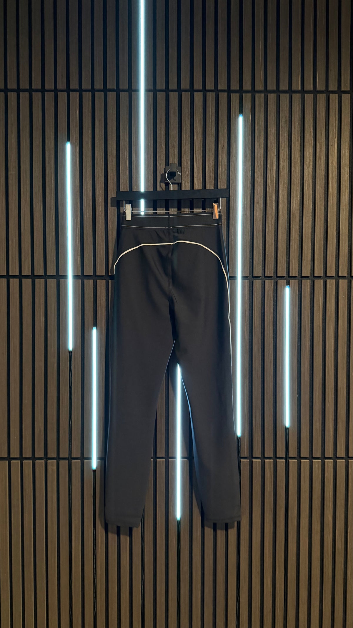 Alo Yoga Airlift High-Waist Suit Up Legging Black/White
